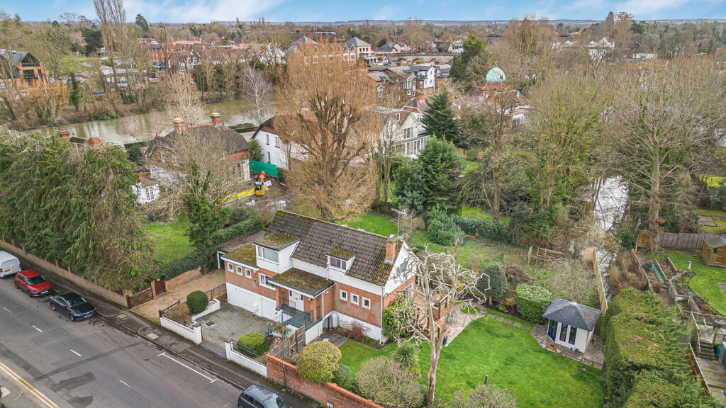Main image of property: Ray Park Road, Maidenhead, SL6