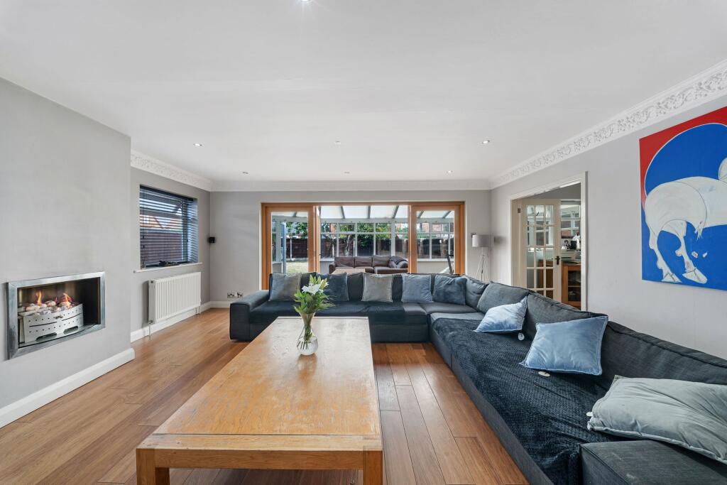 House in Knowsley, Cronton - More
