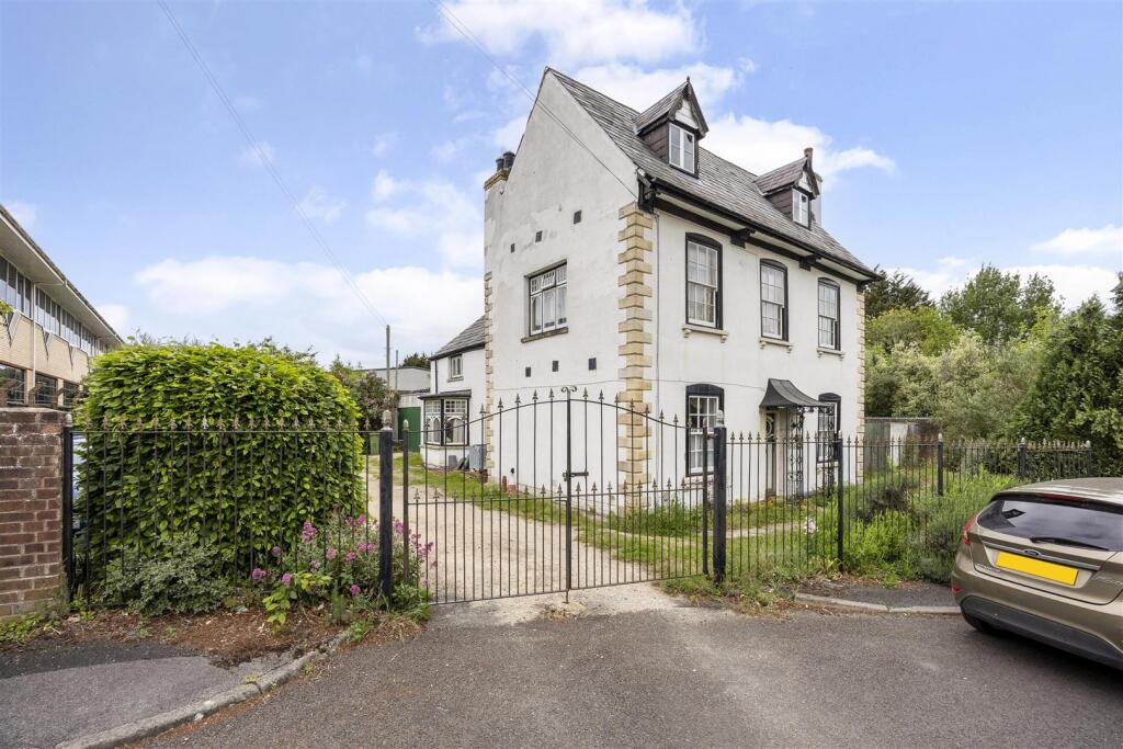Main image of property: Arle Avenue, Cheltenham