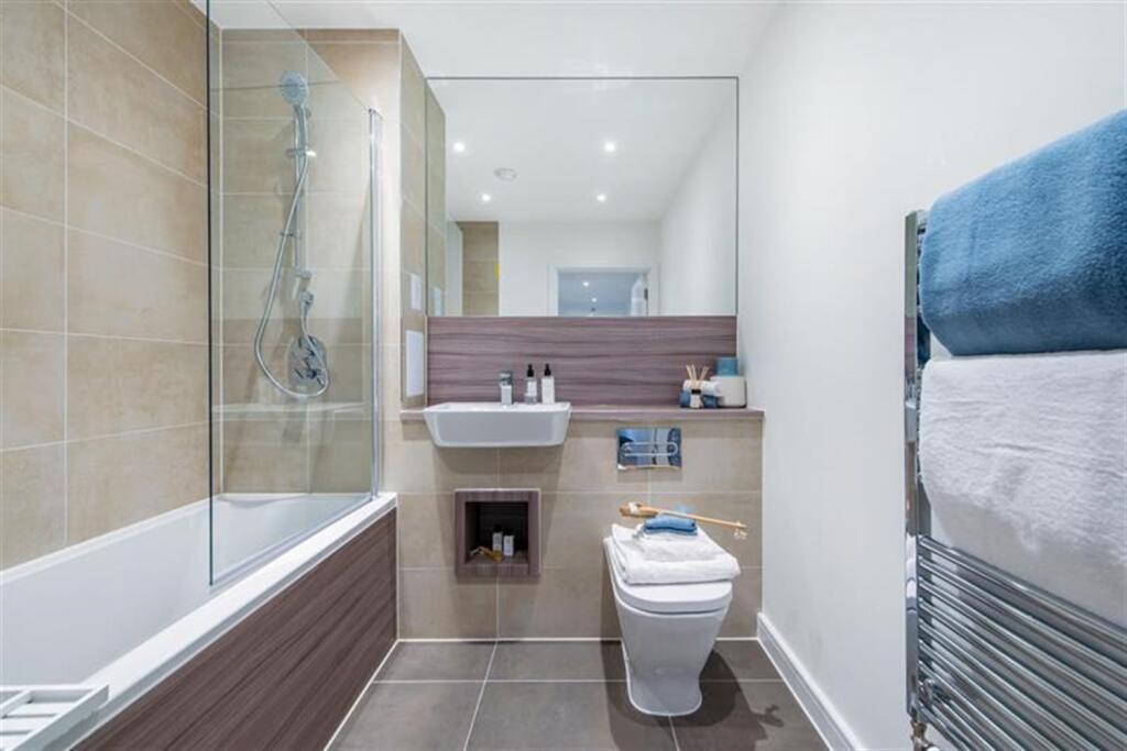Apartment in Romford - View 3