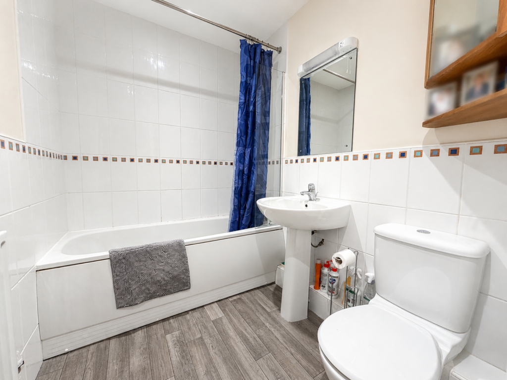 Apartment in Leeds - More