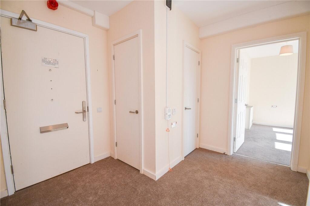 Apartment in Ellesmere Port, Whitby - More