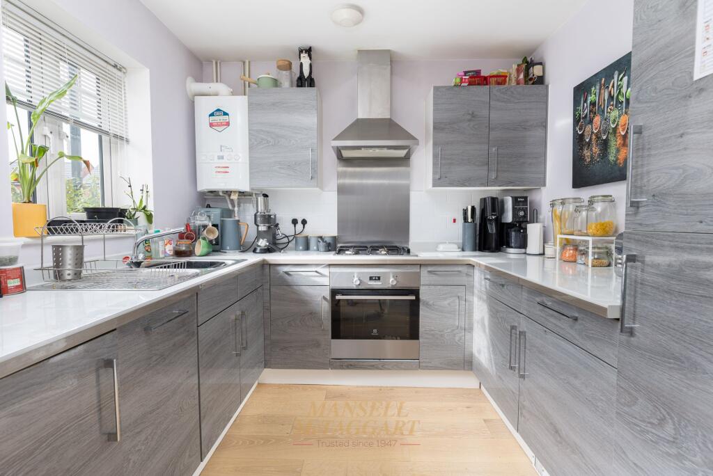 Charlbury Road, Crawley, RH10 - View 2