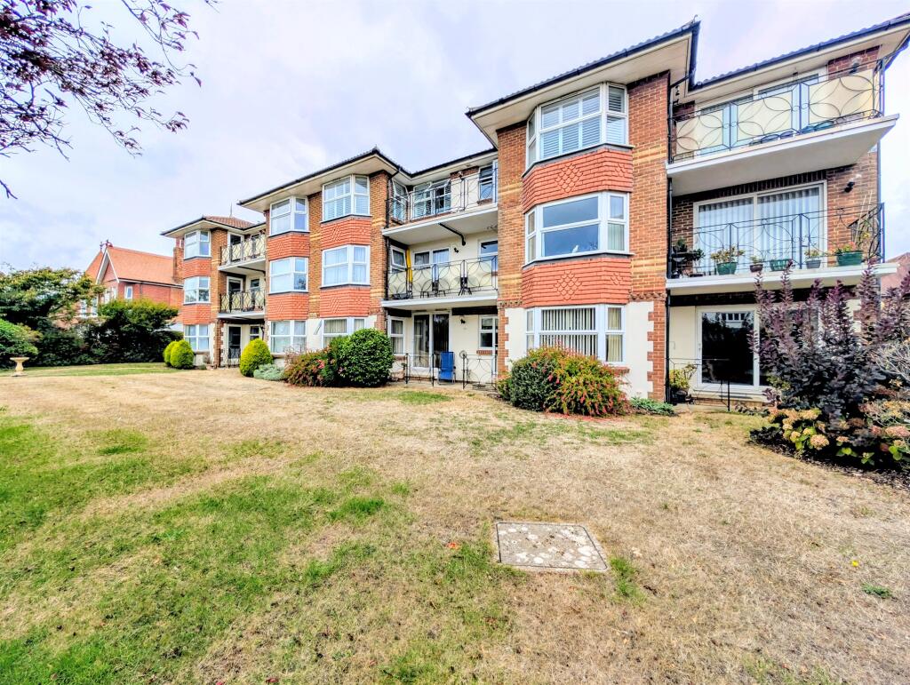 2-bed house on Westmead Gardens, Worthing, £325,000
