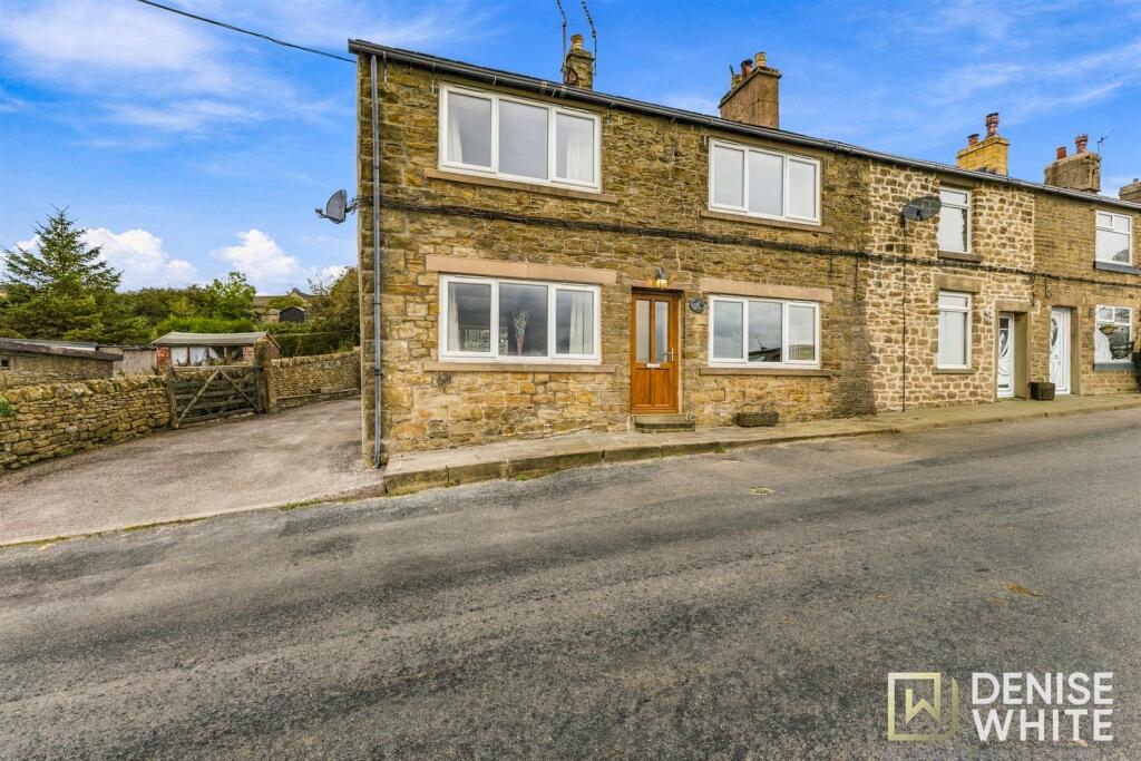 House in High Peak, Martinside, Chapel-en-le-Frith - View 3