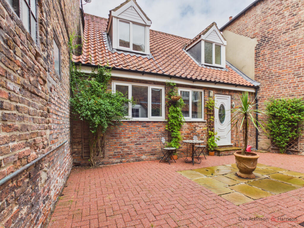 Main image of property: Newbegin, Beverley, HU17 8EG