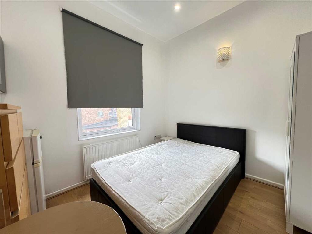 Main image of property: Castlehill Parade, The Avenue, West Ealing