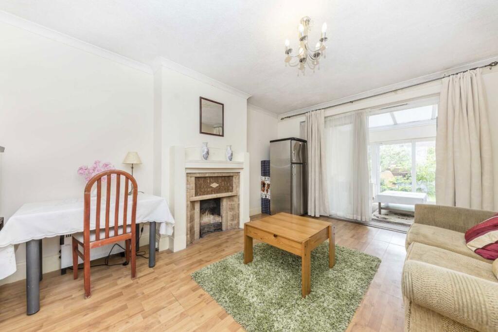 House in London, Old Malden - View 4
