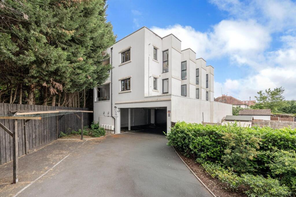 Apartment in Epsom and Ewell, Epsom