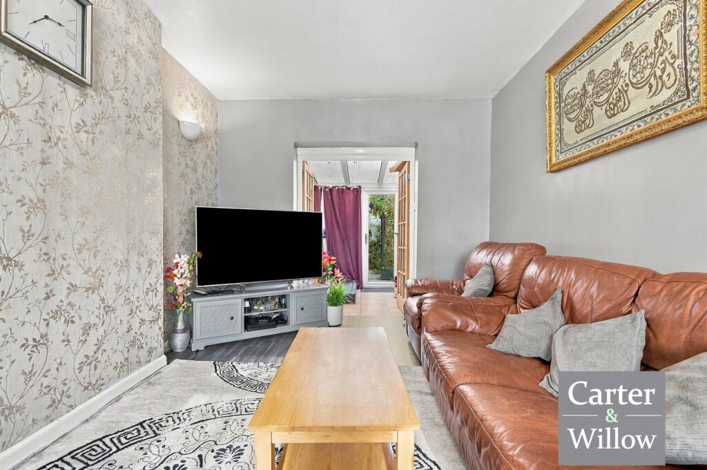 House in Romford - More