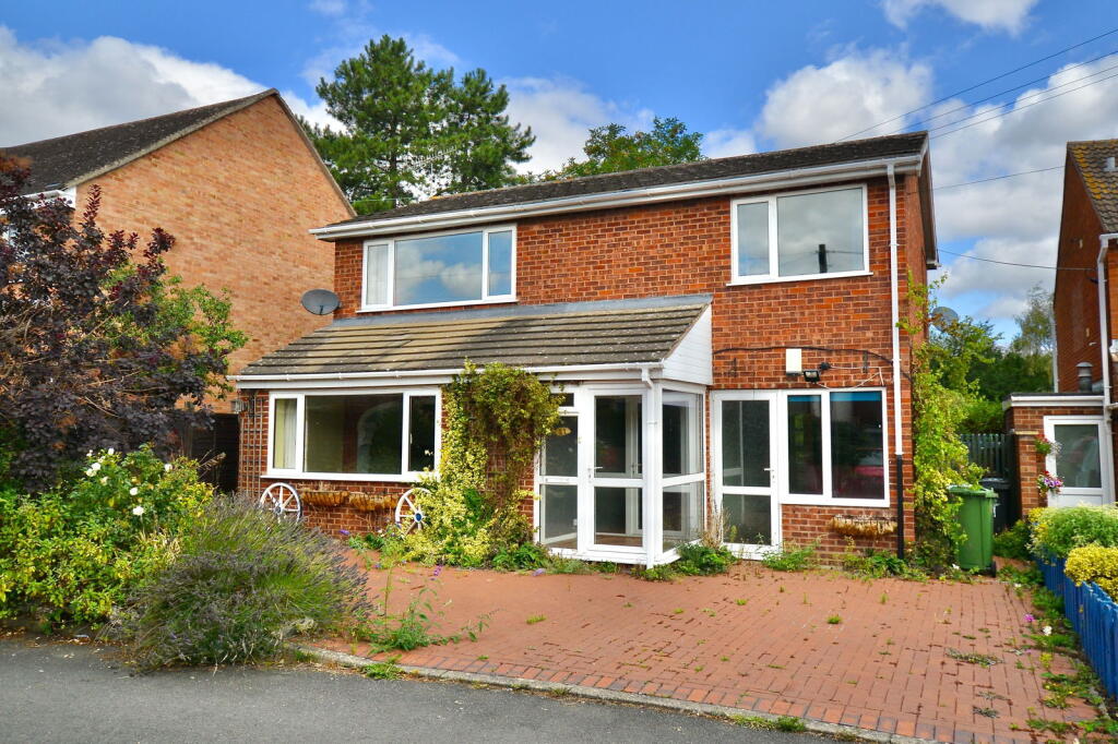 3-bed detached on Roberts Lane, South Littleton, WR11 8TN, £275,000