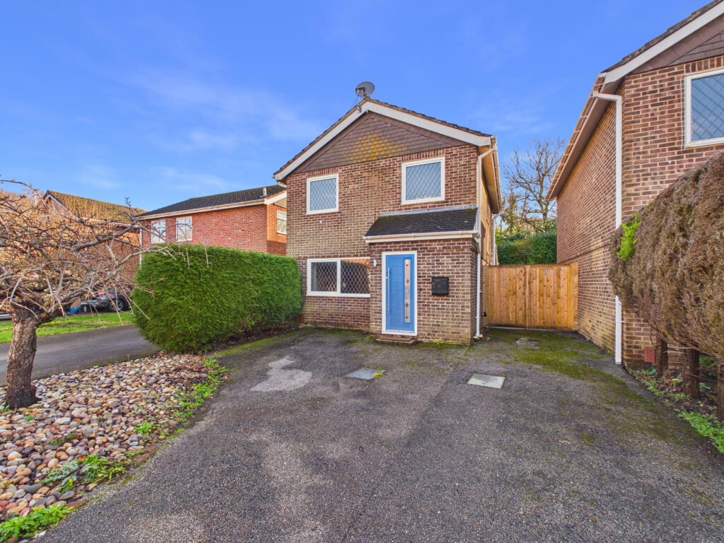 Main image of property: 14 Oakwood Close, Warsash, SO31 9PW