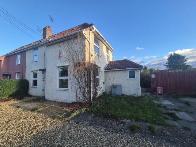 3-bed semi-detached on 2 The Street, Earsham, Bungay, Norfolk NR35 2TZ, £140,000