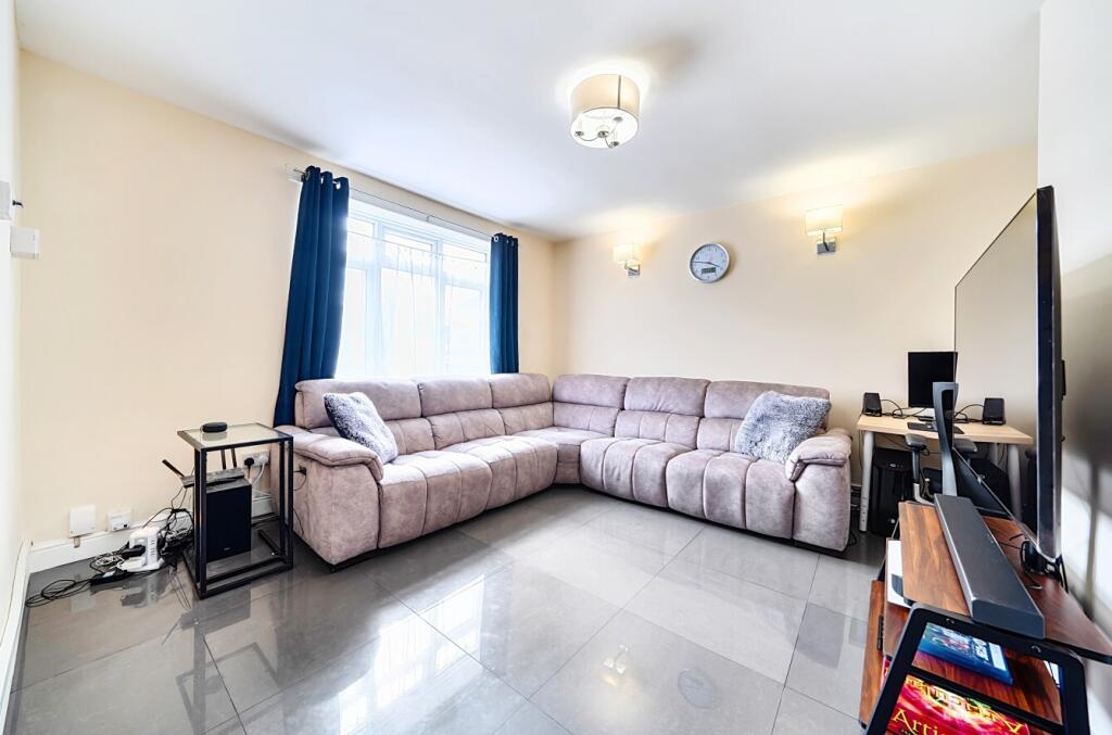 House in Thurrock, Essex - View 4