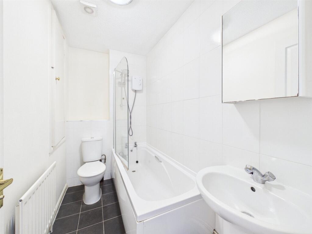 House in Gloucester - View 5