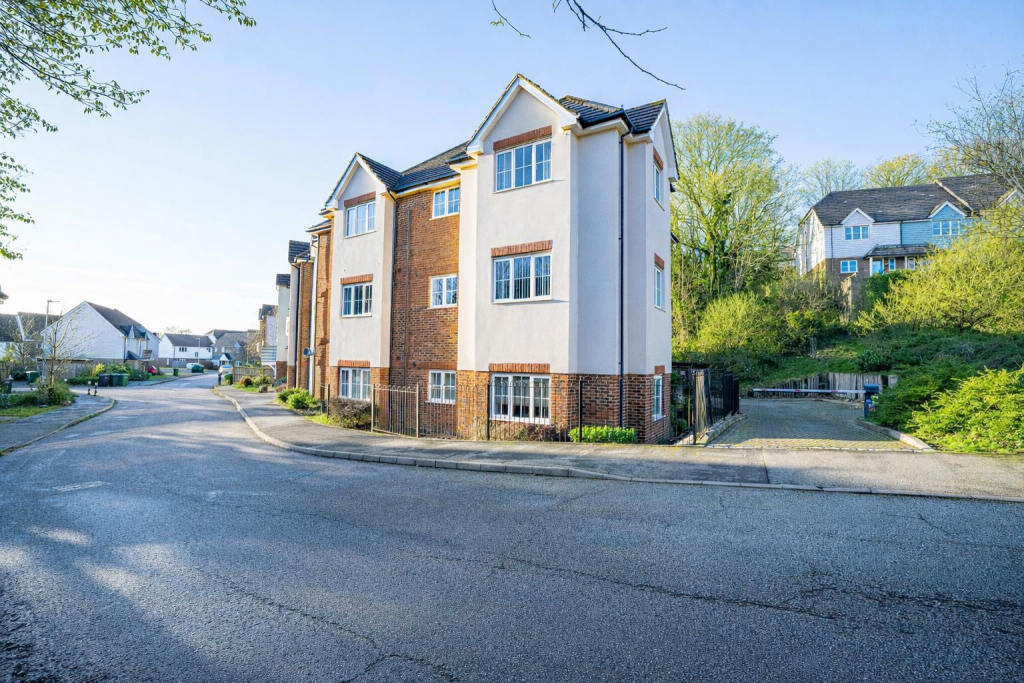 2-bed flat on Welton Rise, St Leonards-On-Sea, £185,000