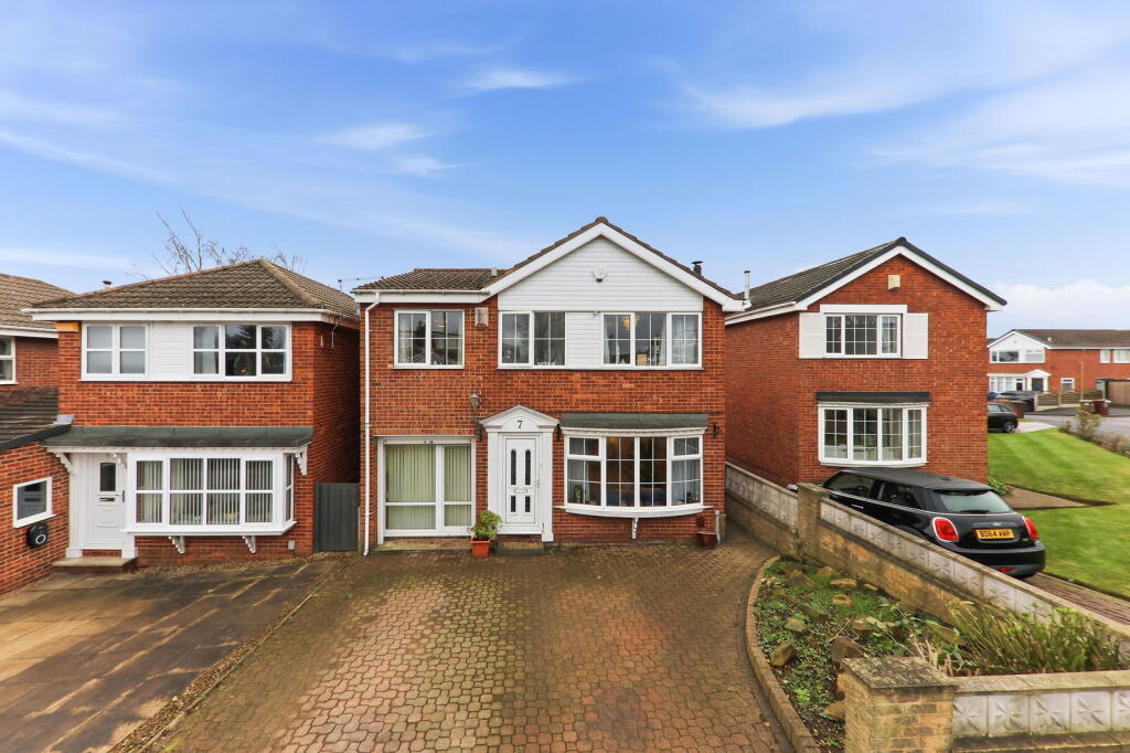 4-bed detached on Laurel Court, Ossett, WF5, £325,000