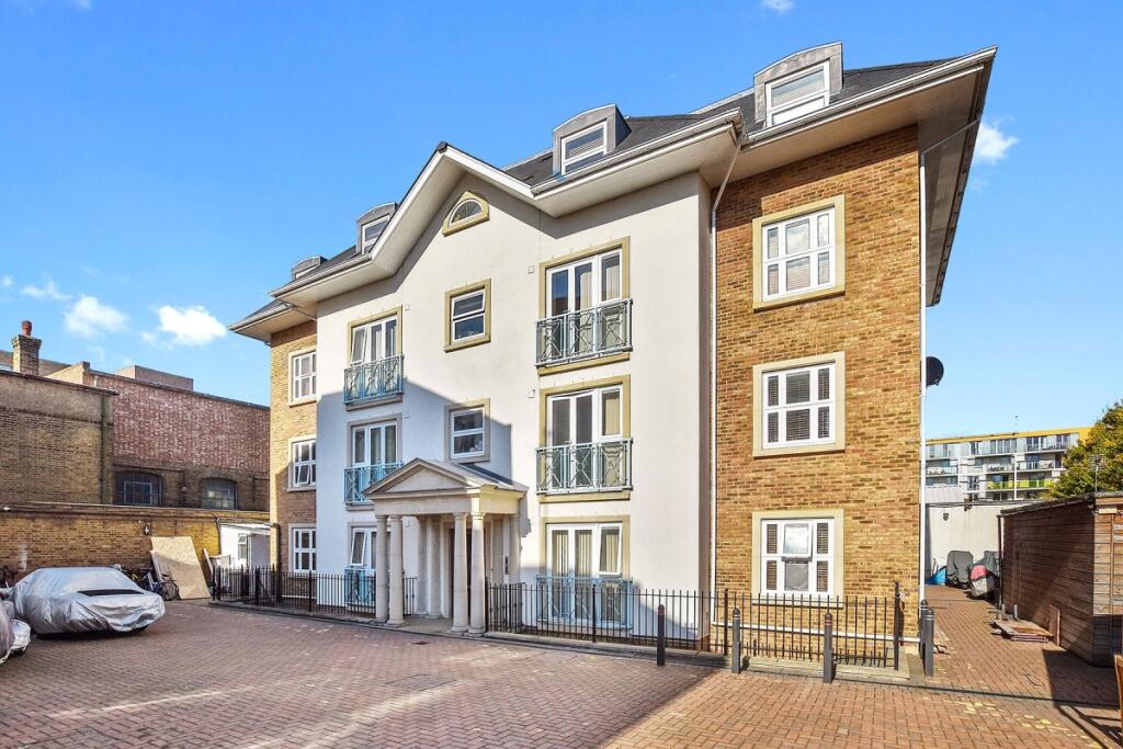 Main image of property: High Street London N8