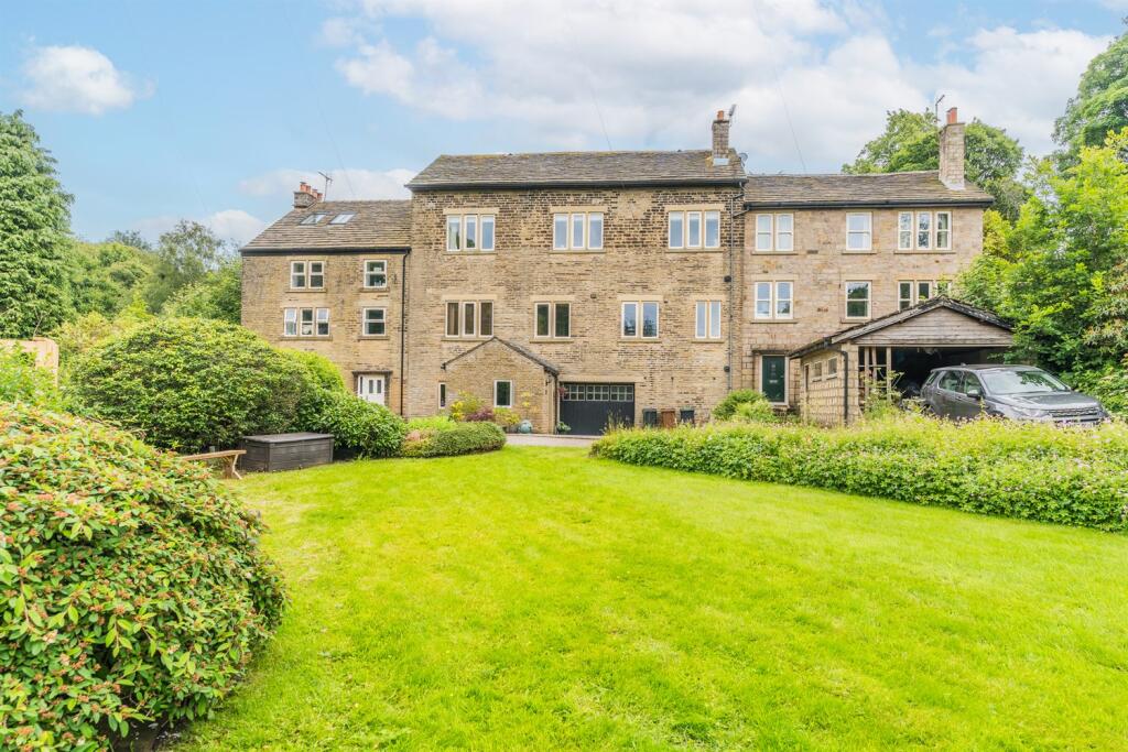 Main image of property: Chunal, Glossop