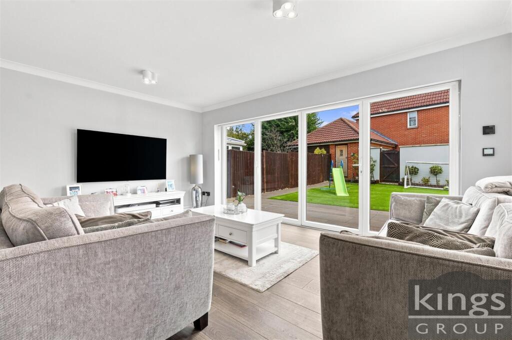 House in Harlow, Church Langley - More