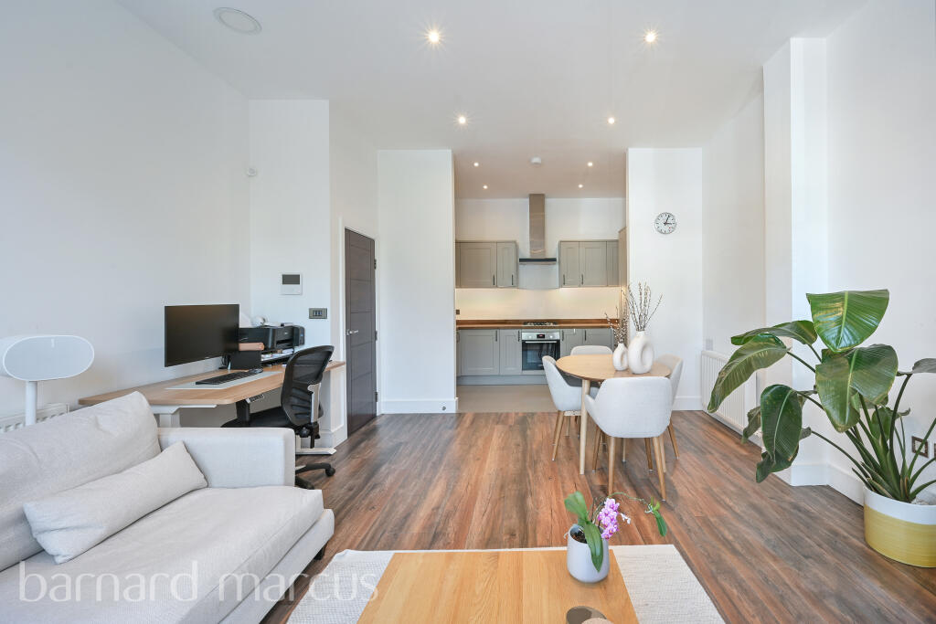 Apartment in Kingston upon Thames - View 4