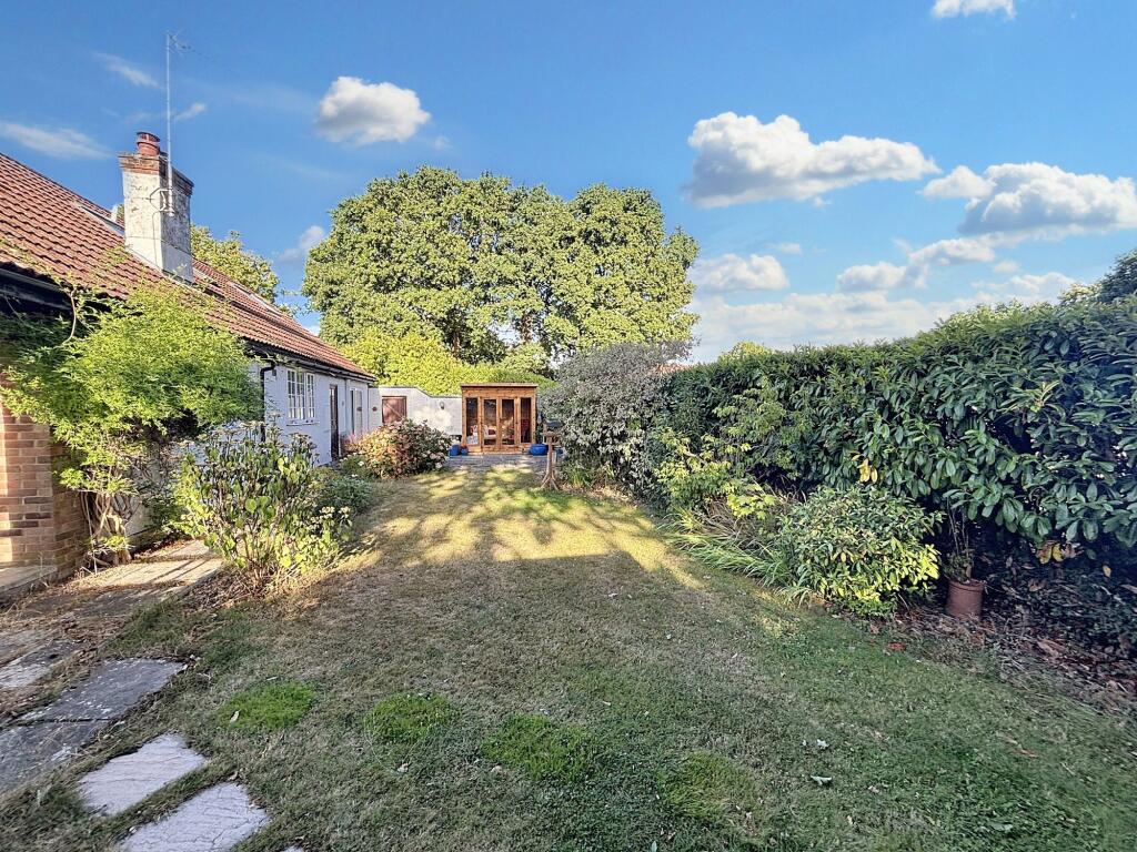 The Grove, Verwood, BH31 photo 2