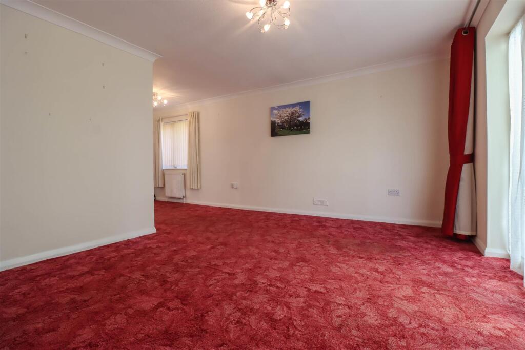 Alma Close, Wickford photo 4