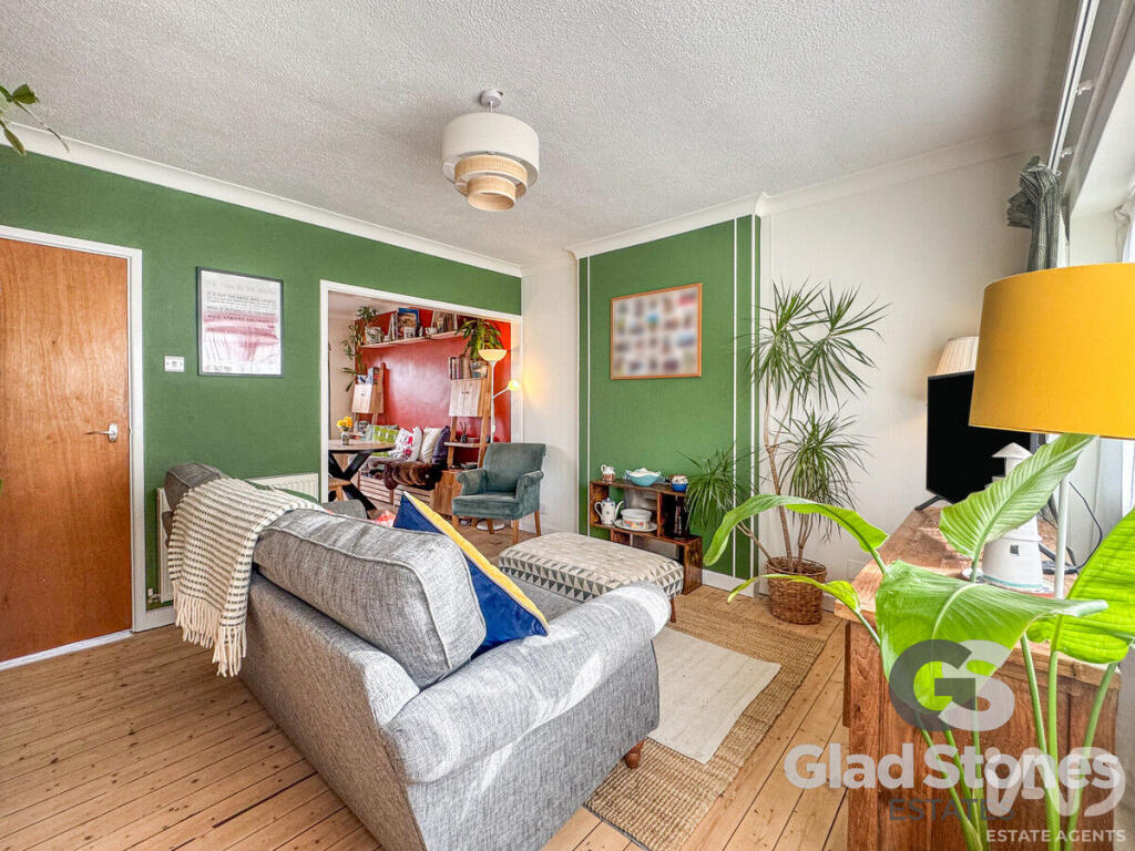 Kennel Hill Close, Plymouth, PL7 Stylish Semi-Detached House in Plympton photo 3