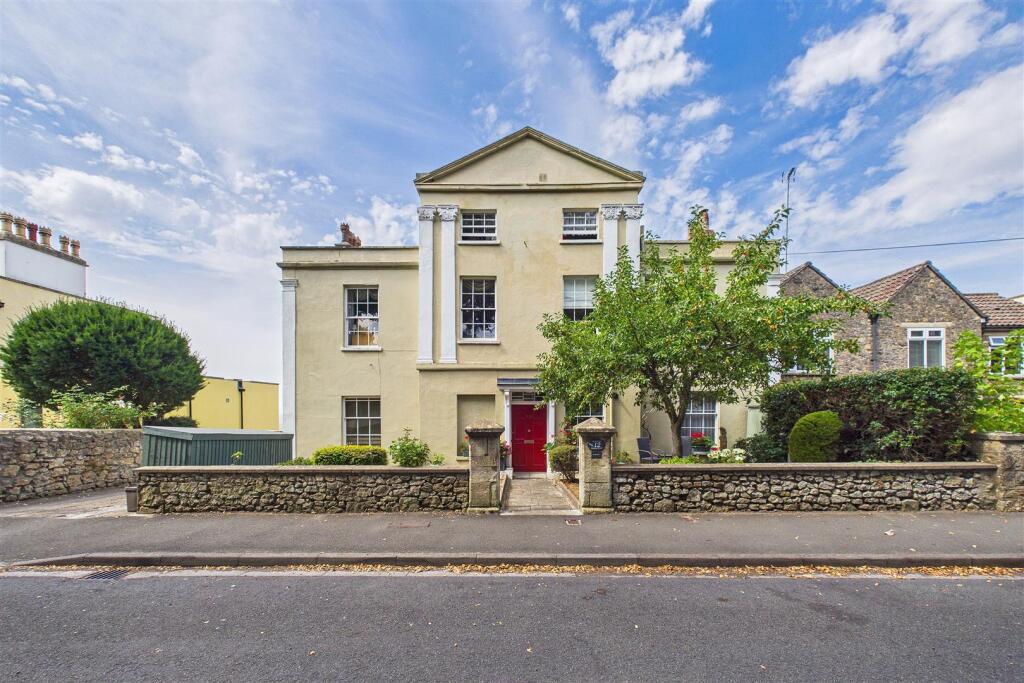 Apartment in Clevedon, Walton Park - View 2