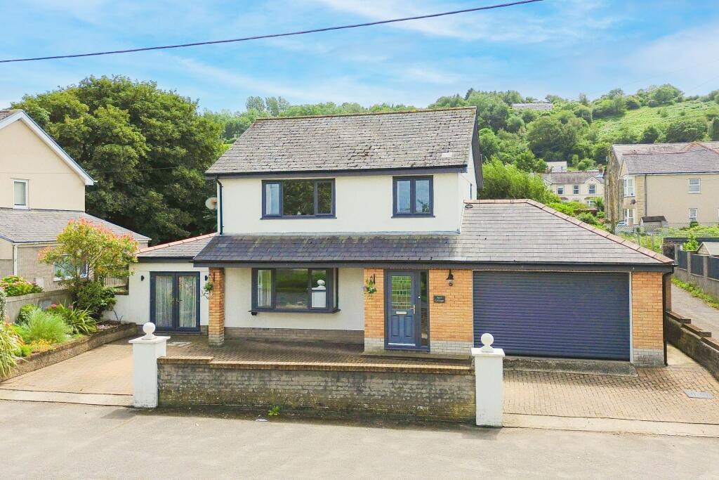 4-bed detached on West End, Penclawdd, SA4, £425,000