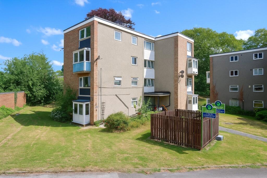 2-bed flat on Hoyle Court Road, Baildon, Shipley, West Yorkshire, BD17, £109,500