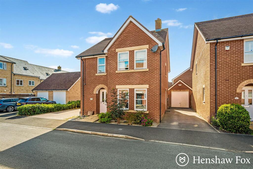 Main image of property: Tarver Close, Abbotswood, Romsey, Hampshire