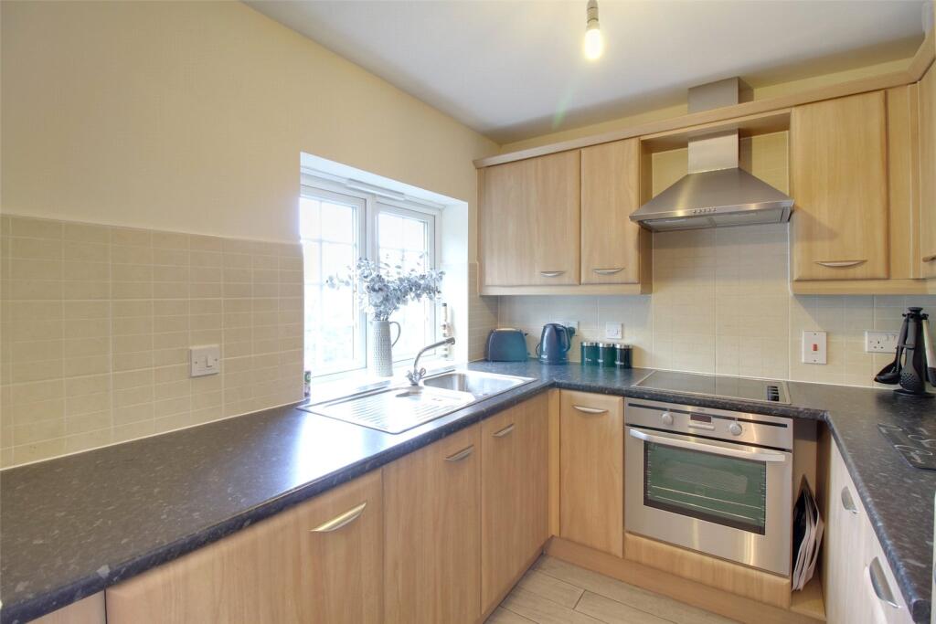 Apartment in Rushmoor, North Town - View 4