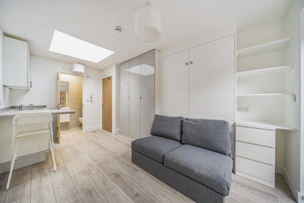 Main image of property: Baring Road, London, SE12