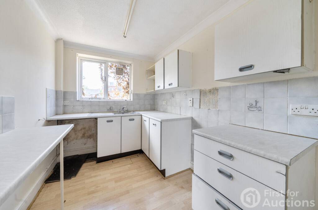Apartment in Hart, Fleet - View 2