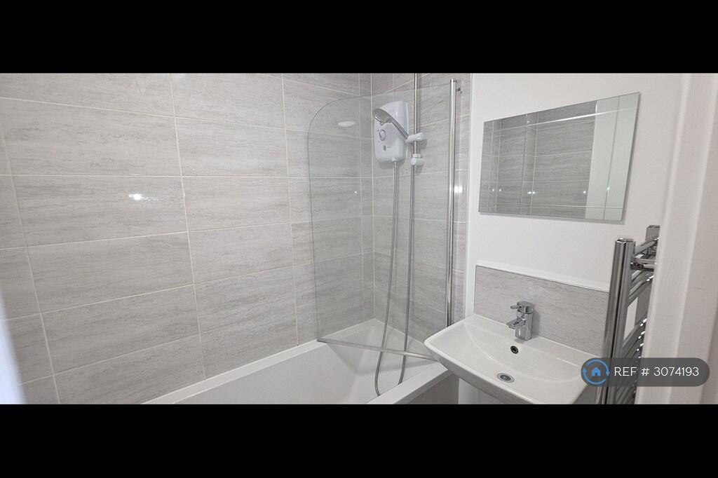 Apartment in Rochester - View 3