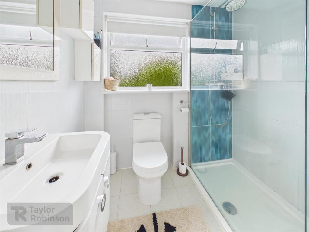 House in Crawley, Worth - View 5