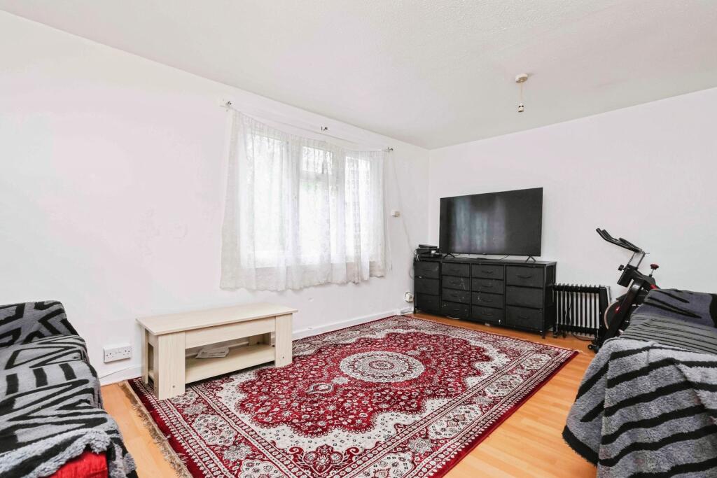 Apartment in Sandwell, West Midlands - View 4