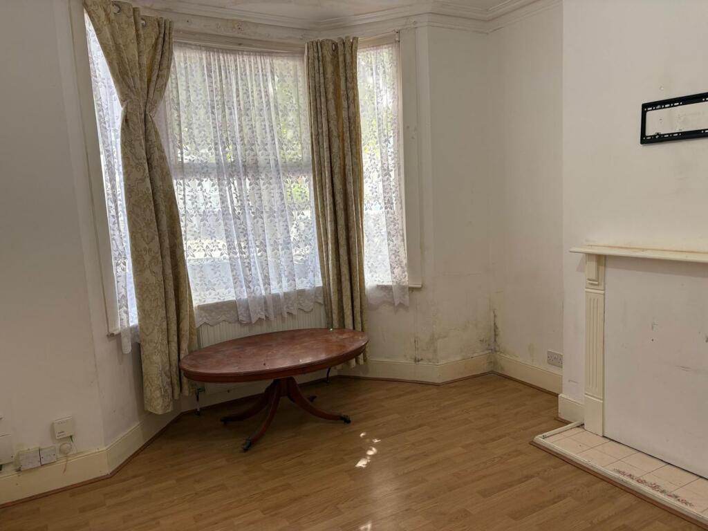 House in Croydon - View 2