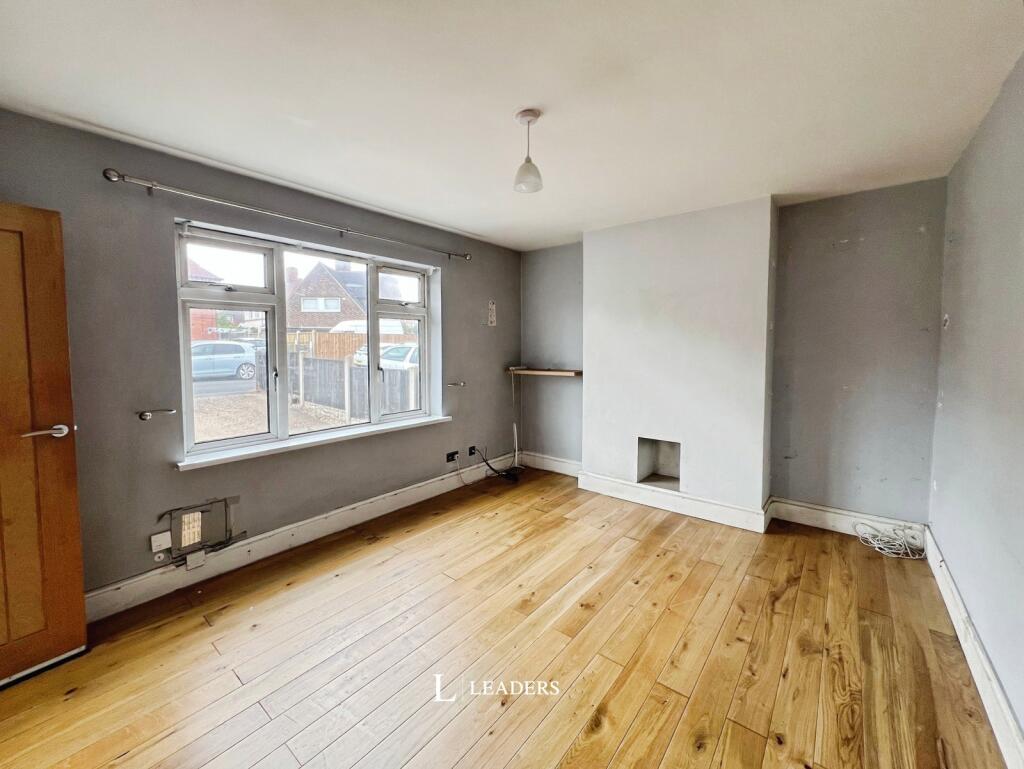 House in Nottingham, Bakersfield - More