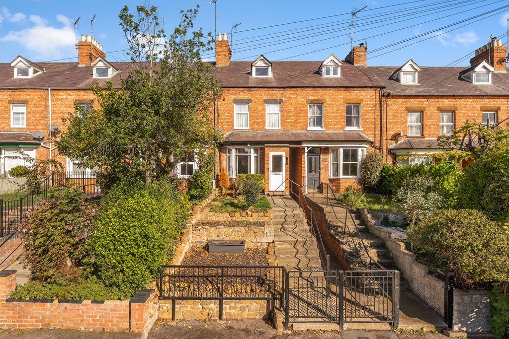 4-bed terraced on Warwick Road, Banbury - Over 1400 square feet, £325,000