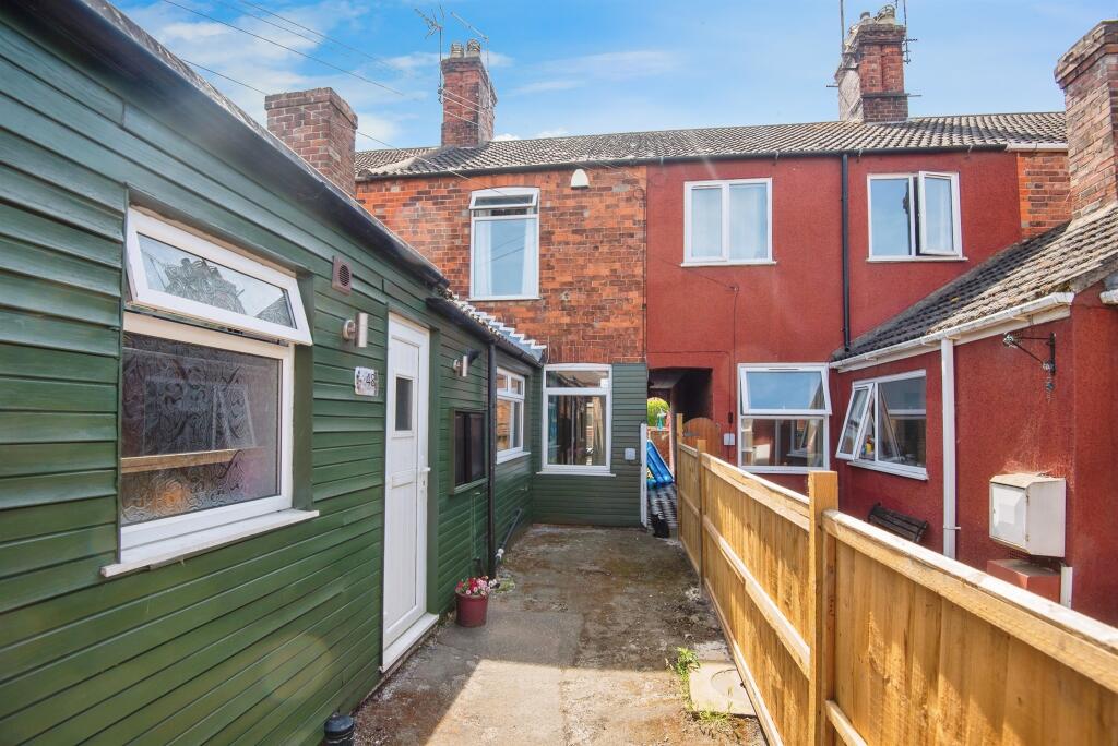 3-bed terraced on Oxford Street, Boston, £120,000