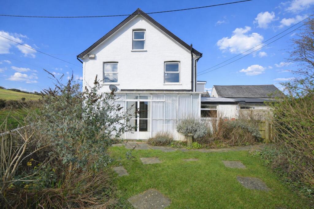 Main image of property: CHAIN FREE * NITON