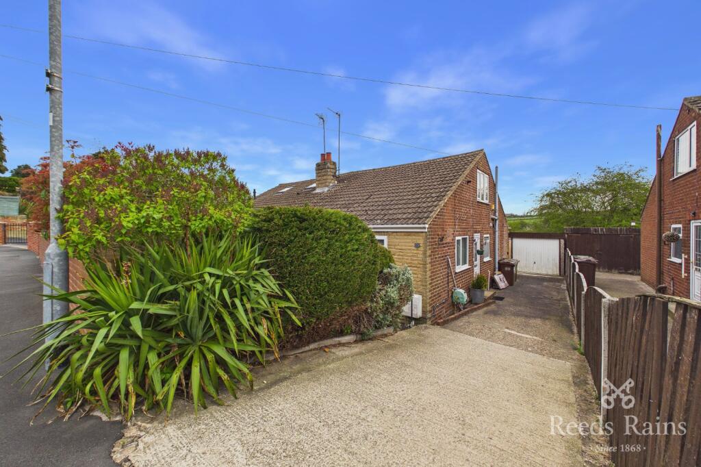 Main image of property: Lindale Garth, Kirkhamgate, Wakefield, West Yorkshire, WF2