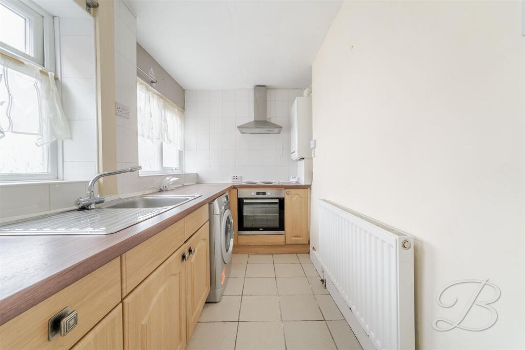 House in Mansfield, Nottinghamshire - More