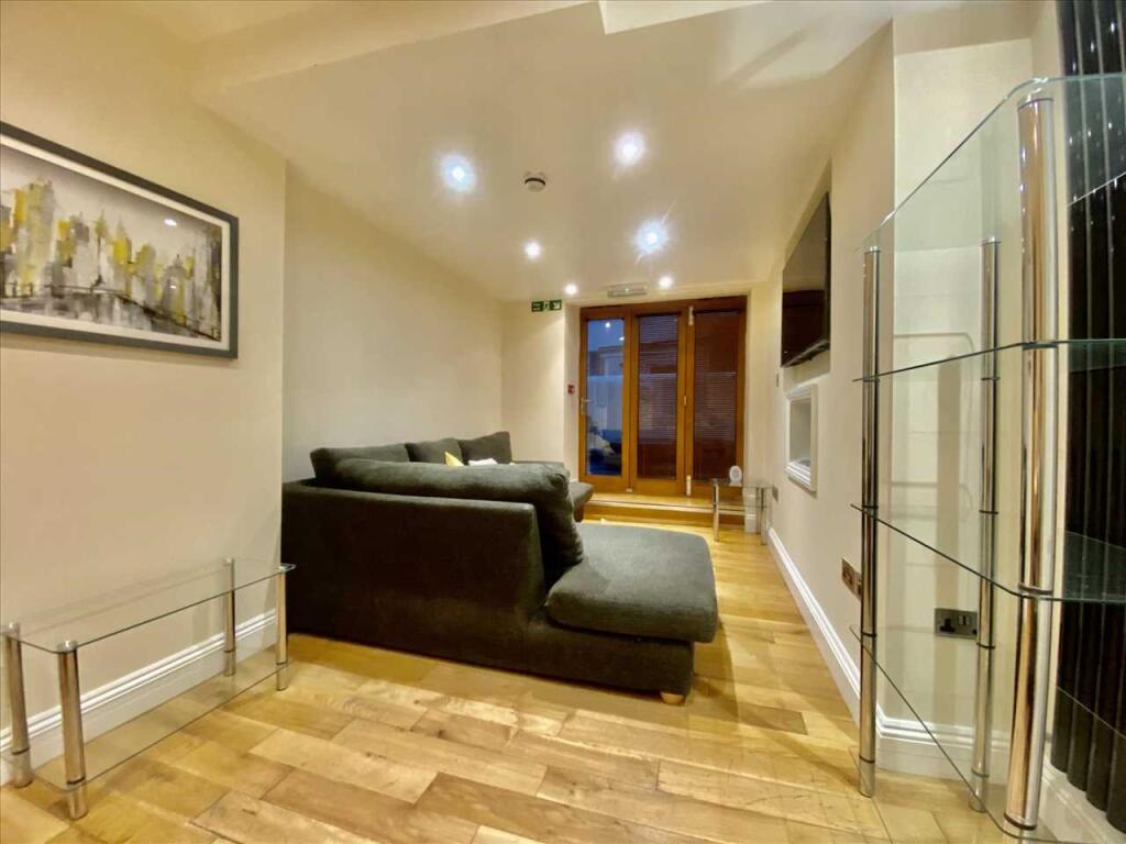 House in Plymouth - View 4