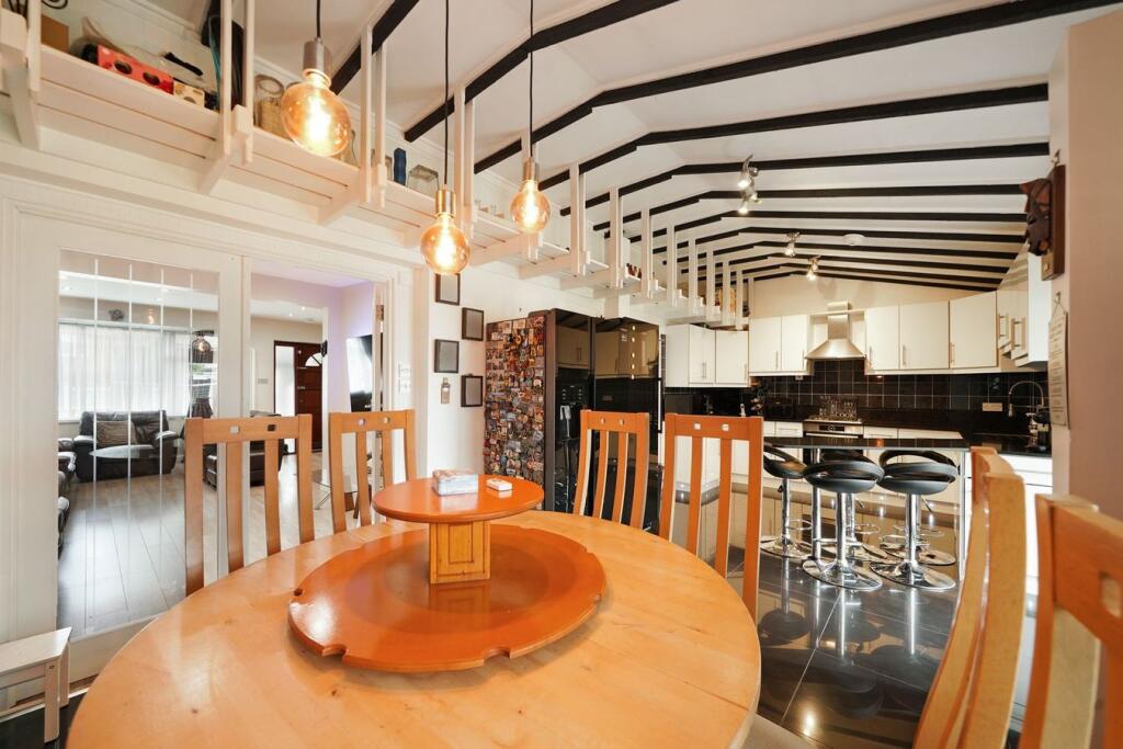 House in London - View 5