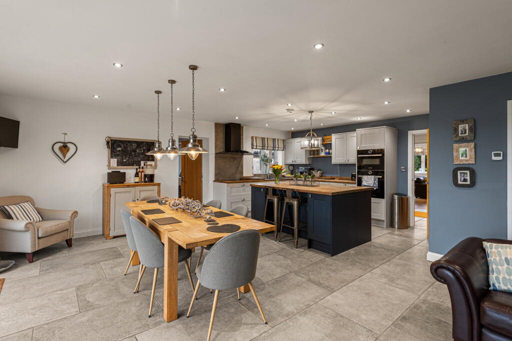 House in South Kesteven, Harlaxton - View 3
