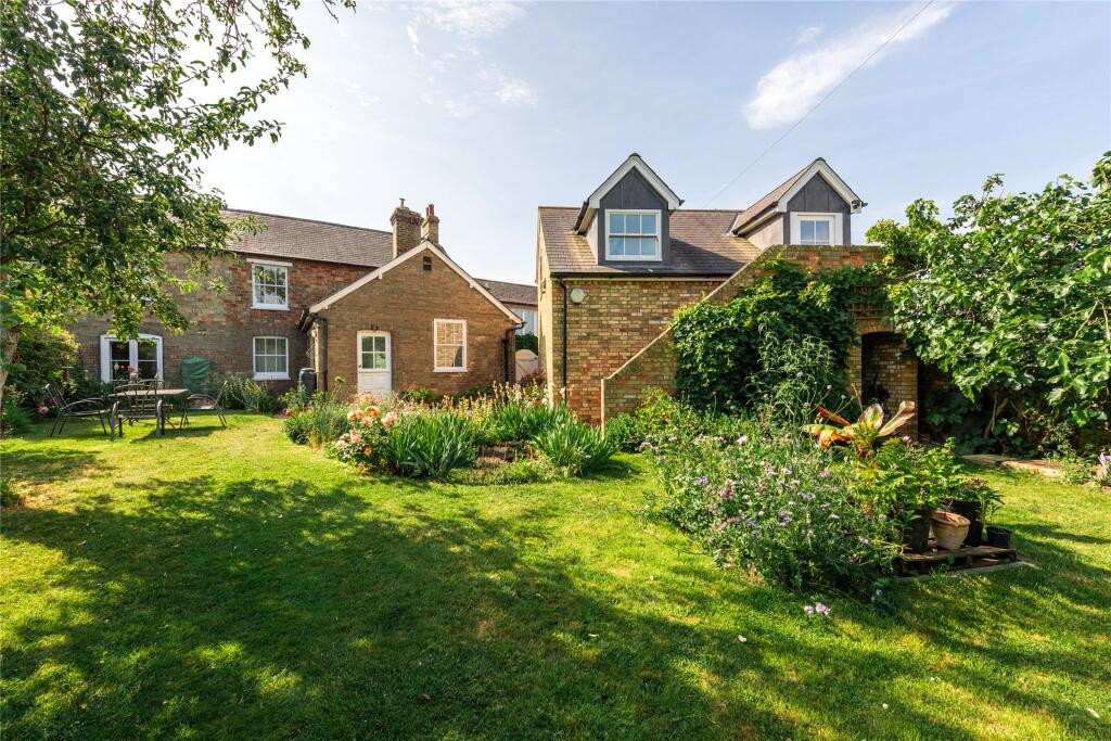 Wrayfields, Stotfold, Hitchin, Bedfordshire, SG5 photo 3