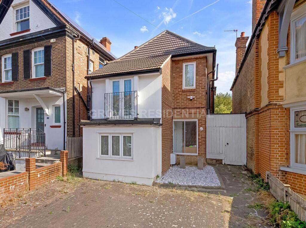 House in New Malden - More
